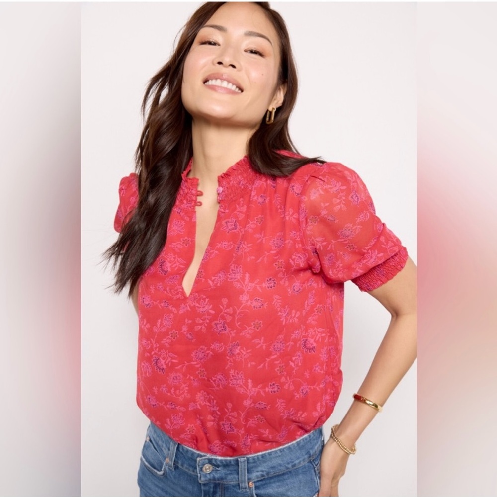 NWT Evereve “blakely” gathered neck short sleeve blouse. Size L